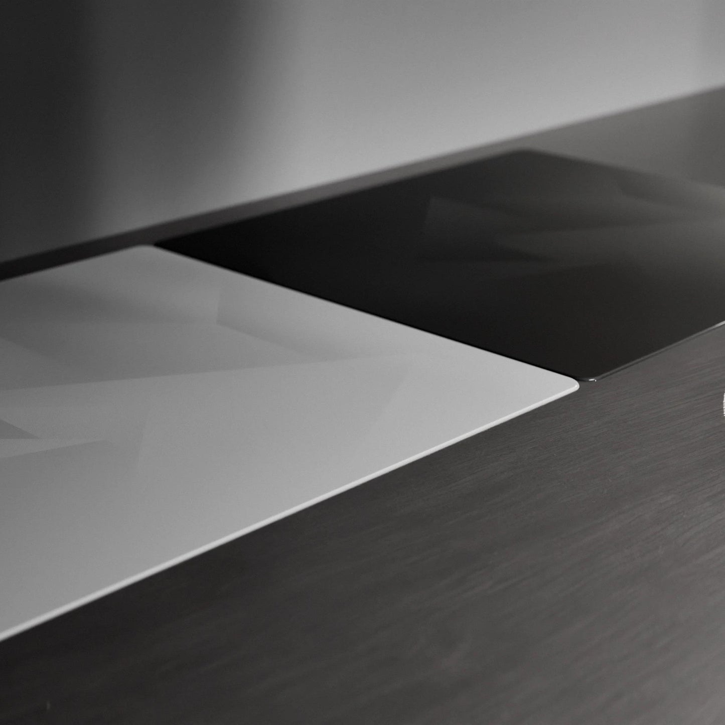 GLSSWRKS Polarity Silicone Base COATED Japanese Glanova 2.5 Tempered Glass Gaming Mousepad Kaca (Hybrid-Speed)